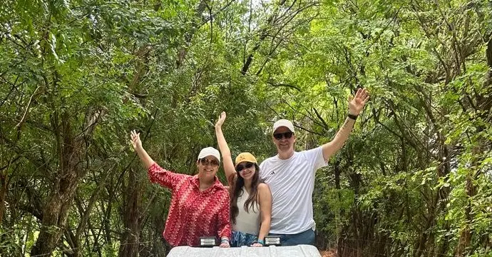 Adriana Garcia e familia no passeio de buggy da Rota dos Milagres