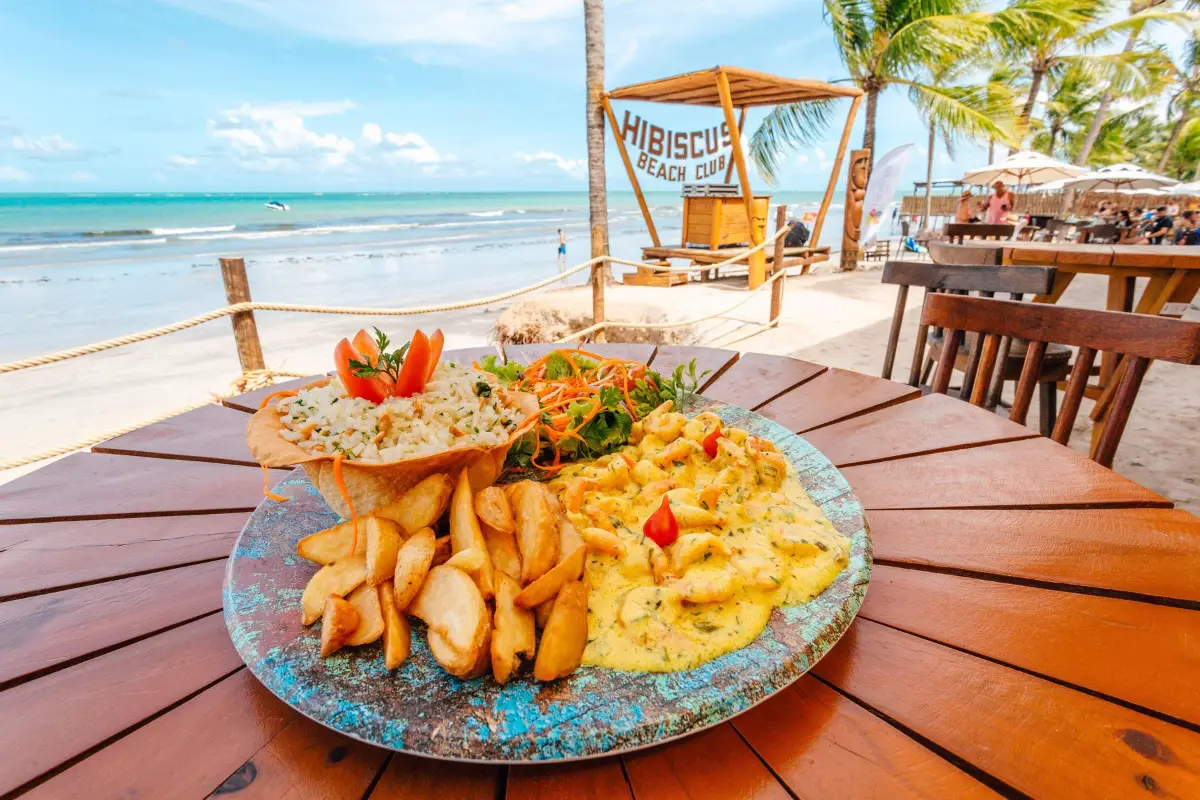 Prato servido no Hibiscus Beach Club